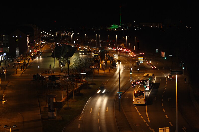 File:ZOB in der Nacht (Flensburg 2013).JPG