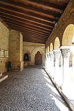 Cloître de la collégiale.