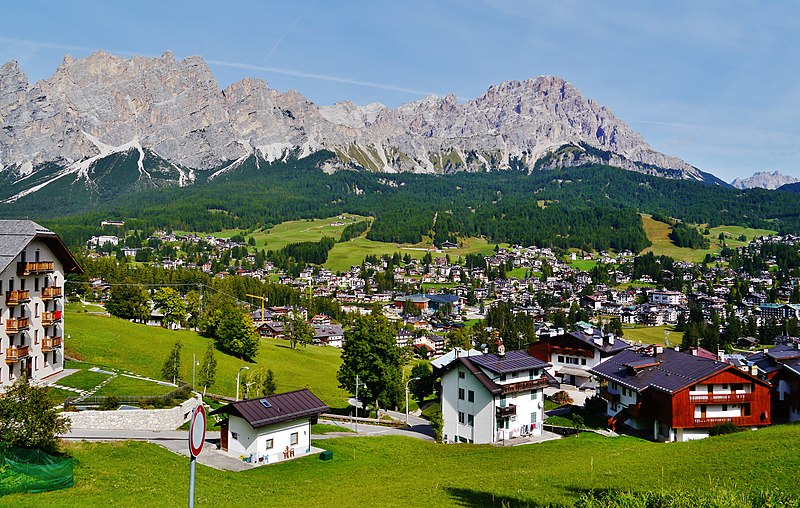 File:Cortina d'Ampezzo 21.jpg