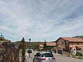 Vue panoramique éloignée des petites grate-ciels de Los Ángeles de San Rafael depuis La Estación de El Espinar.