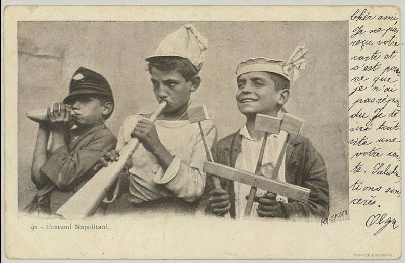 File:Costumi Napoletani - Bambini suonano (Naples, children playing, XIX century).jpg