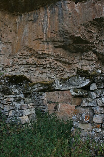 File:Acceso a la Cueva de la Hoz 05.JPG