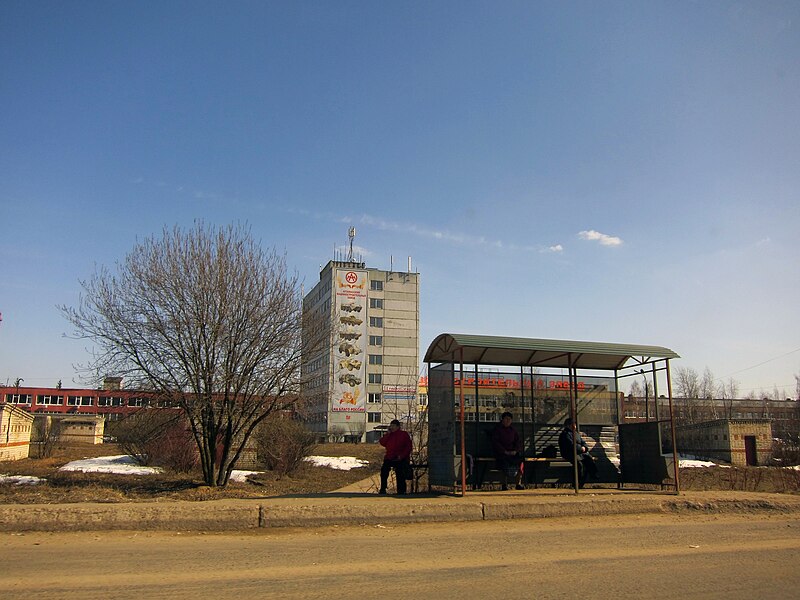 File:Bus stop AMZ - panoramio.jpg