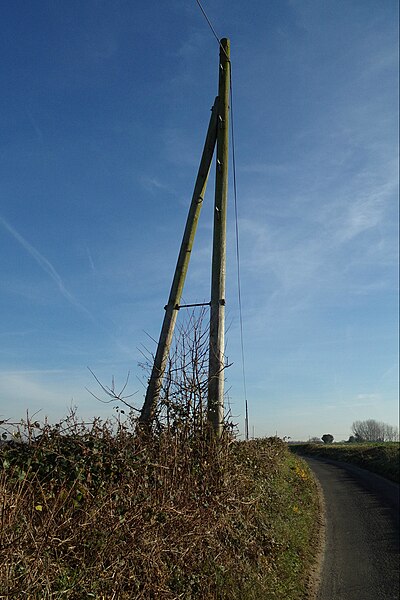 File:Electricity Pole on Kerdiston Road - geograph.org.uk - 5213511.jpg