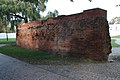 Een stuk stadmuur in de stad