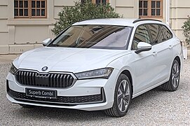 Škoda Superb IV Combi - left front view