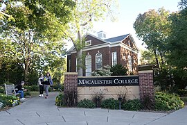 Macalester College (Macalester St & Grand Ave).jpg