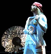 Axl Rose en el escenario en Tel Aviv, Israel, 1993