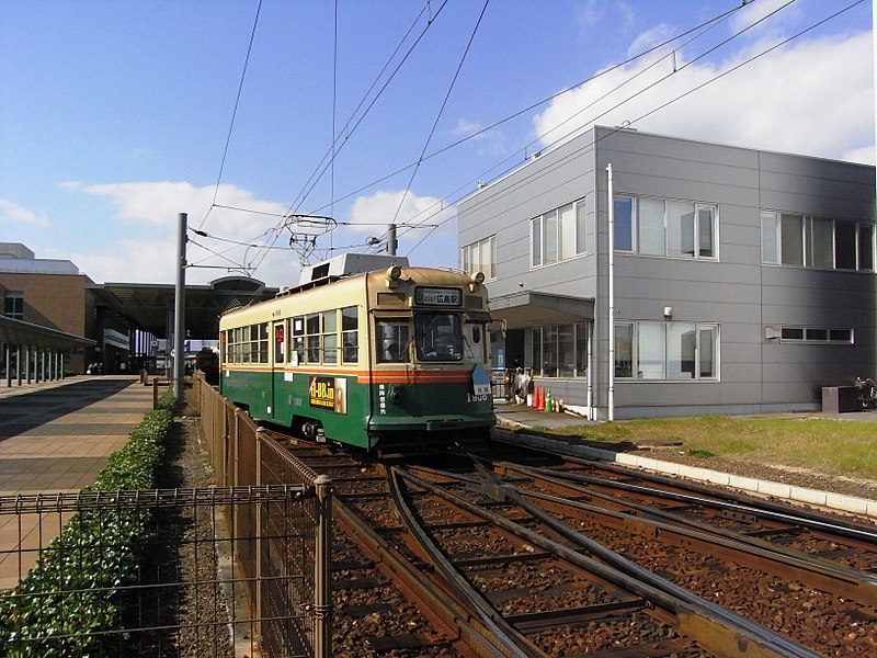 File:Hiroden near Hiroshima Port.JPG