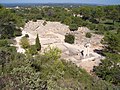 I resti romani del foro di Glanum, con le colonne di uno dei due templi "gemelli".