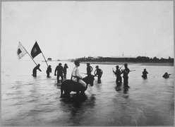 Manila. Advance on Left of American lines. Signal Corps extending telegraph lines from trenches. Flags displayed to indi - NARA - 530693.tif