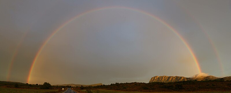 File:Double arc-en-ciel Pic Saint-Loup Hortus.jpg