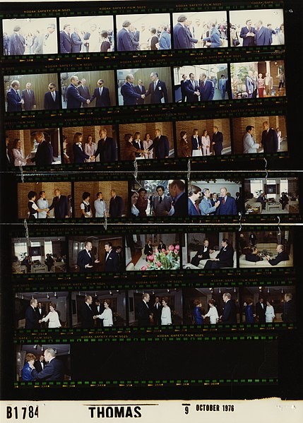 File:Ford B1784 NLGRF photo contact sheet (1976-10-07)(Gerald Ford Library).jpg