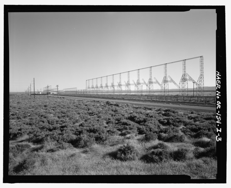 File:General view to the south of the antenna array - Over-the-Horizon Backscatter Radar Network, Christmas Valley Radar Site Transmit Sector Five Antenna Array, On unnamed road west of HAER OR-154-I-3.tif