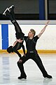 Kaldıran: Ina bauer pozisyonunda Kaldırılan: El üstünde duruş (Hand stand)