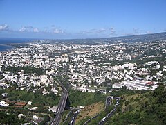 Urbanisation des pentes à Saint-Denis.