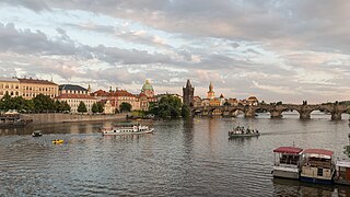 North view of Charles Bridge from Mánesův most, Prague 20160808 1.jpg