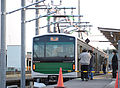 烏山駅では停車中に急速充電が行われる