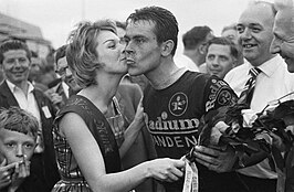 Jo de Roo na winst in de vierde etappe van de Ronde van Nederland 1960