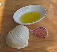 Garlic oil 135436.jpg