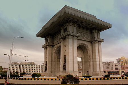 Arco do Triunfo de Pyongyang (1982), o maior e segundo mais alto arco do mundo.