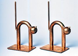 Cặp mèo Bookends được sản xuất bởi Chase Brass & Copper Co., USA c. 1930-1935. Viện bảo tàng Brooklyn