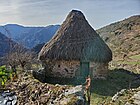 Cabane à teito (toit végétal), pâturage saisonnier (braña) de La Falguera, accessible depuis Veigas.