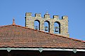 Le toit de la halle et le clocher de l'église Saint-André.