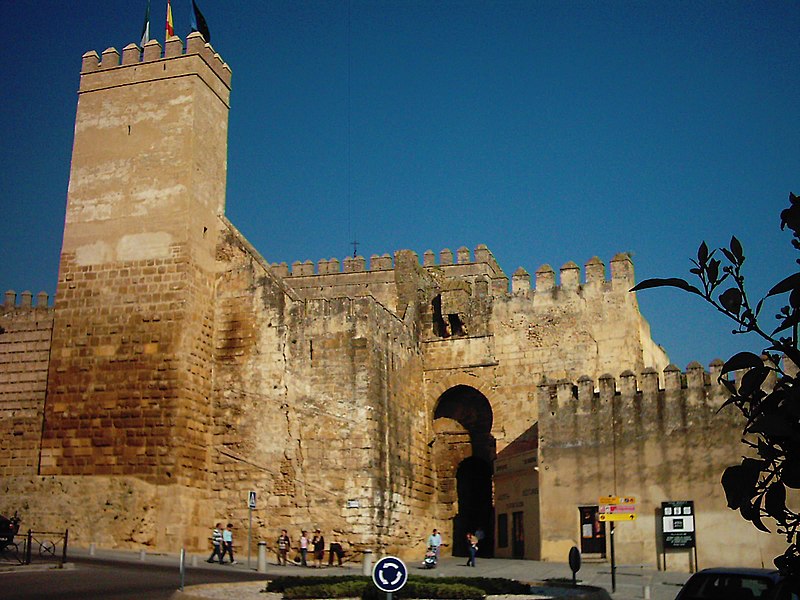 File:Alcazar puerta sevilla 2.JPG