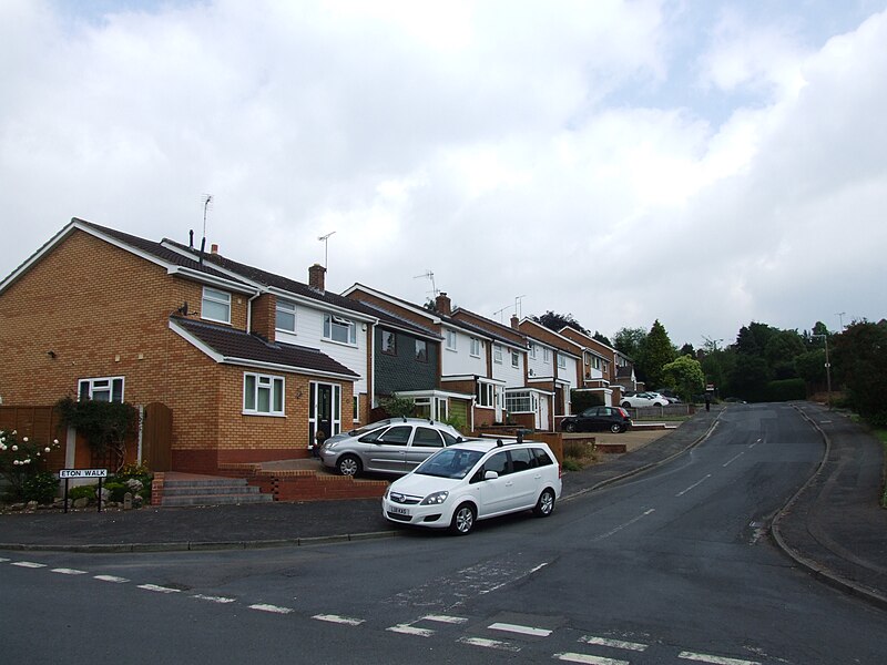 File:Eton Walk, Hagley - geograph.org.uk - 4033050.jpg