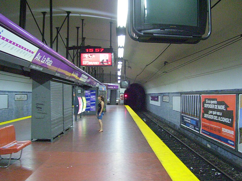 File:Subte Av la plata.jpg