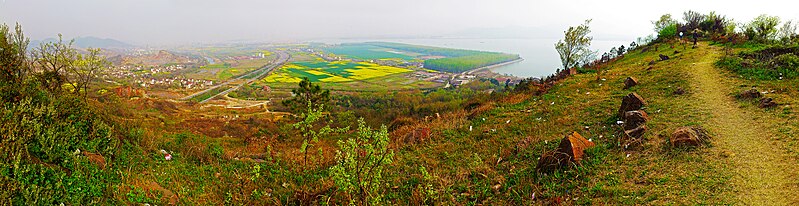 File:20120408安徽巢湖市龟山顶望巢湖 - panoramio.jpg