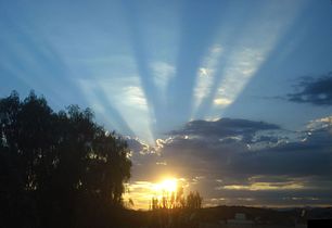 Wide crepuscular rays over Santa Clarita, California