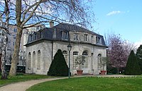 Pavillon de l'Ermitage dans le jardin de l'Hospice-Debrousse.