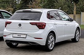 Volkswagen Polo VI (2021) - right rear view