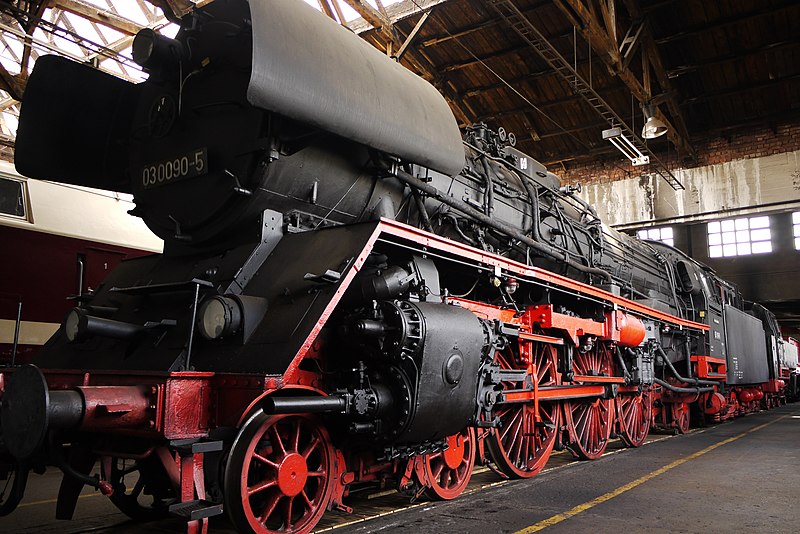 File:03 0090-5 inside Schwerin Eisenbahn Museum - panoramio.jpg