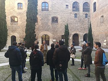 Visita al Hospital Real durante la primera editatón de Patrimonio Abierto