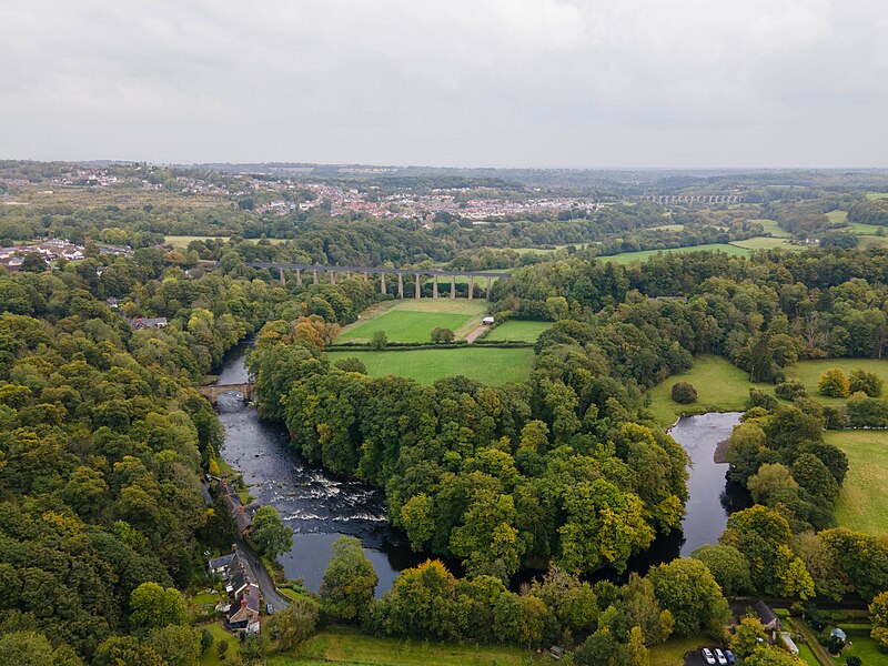 File:Pontcysyllte Aqueduct and Cefn Mawr viaduct.jpg