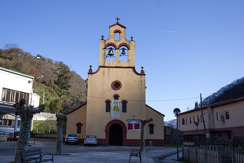 File:Santa Cruz (Mieres, Asturias).jpg