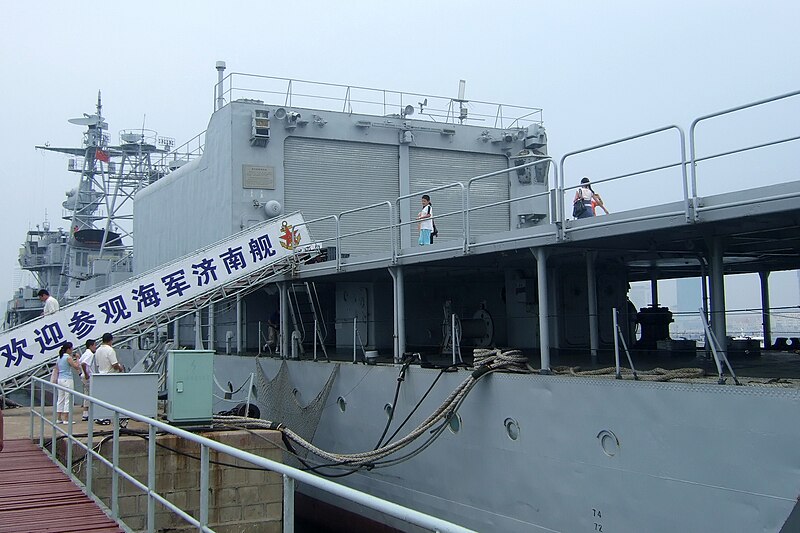 File:051 Guided missile destroyer Jinan Helicopter hangar 20080713.jpg