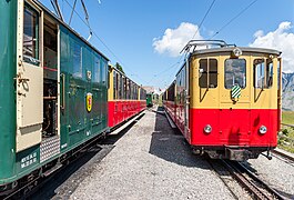 Bergstation mit Zügen der Schynige-Platte-Bahn (2010).jpg