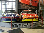 Mobil Jimmie Johnson dan Jeff Gordon