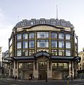 Grand magasin Samaritaine à Paris : sa devanture est longue.