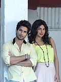 Shahid Kapoor dan Priyanka Chopra meraih beberapa nominasi untuk penampilan mereka masing-masing dalam film Kaminey.