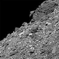 Rochers sur (101955) Bénou (sonde OSIRIS-REx, 2019).