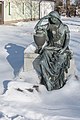 English: Bronze statue "The Mourning" on the square in front of the mortuary Deutsch: Bronze-Plastik „Die Trauernde“ auf dem Platz vor der Aufbahrungshalle