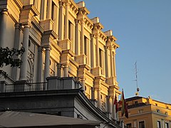 Plaza de Oriente. Atardecer de octubre (5083988628).jpg