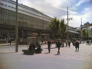 St Enoch Centre from St Enoch Square. This end has since changed significantly following refurbishment a few years later.