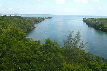 Vue vers le sud-est de la baie depuis le dernier pont sur le Canímar