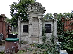 Grabmal Hühne, Selma und Albert (Friedhof Endorf).jpg